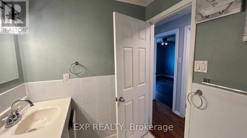 450 Drummerhill Crescent, Waterloo, ON - Indoor Photo Showing Bathroom