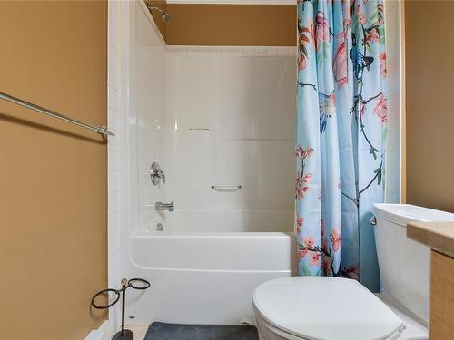 621-623 Treanor Ave, Langford, BC - Indoor Photo Showing Bathroom