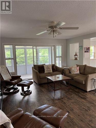 48 Boyce Trail, Kawartha Lakes (Norland), ON - Indoor Photo Showing Living Room