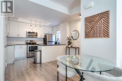 301 - 2635 William Jackson Drive, Pickering, ON - Indoor Photo Showing Kitchen