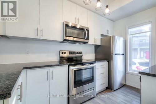 301 - 2635 William Jackson Drive, Pickering, ON - Indoor Photo Showing Kitchen