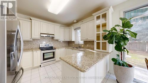 50 Oakhurst Drive, Vaughan, ON - Indoor Photo Showing Kitchen With Upgraded Kitchen