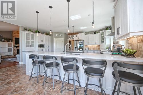 7042 Third Line Road S, Ottawa, ON - Indoor Photo Showing Kitchen With Upgraded Kitchen