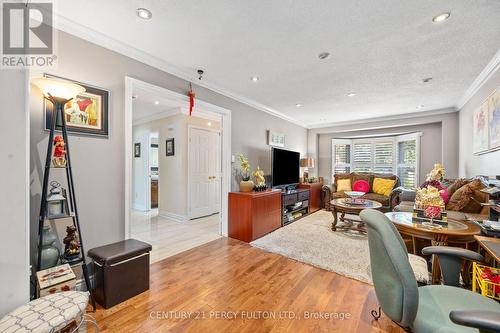 33 Budworth Drive, Toronto, ON - Indoor Photo Showing Living Room