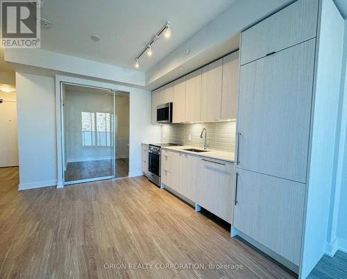 1103 - 4130 Parkside Village Drive, Mississauga, ON - Indoor Photo Showing Kitchen