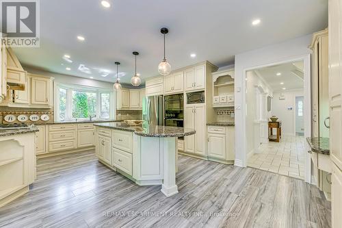 341 Acacia Court, Oakville, ON - Indoor Photo Showing Kitchen With Upgraded Kitchen