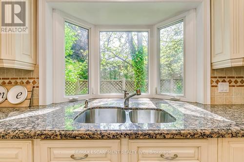 341 Acacia Court, Oakville, ON - Indoor Photo Showing Kitchen With Double Sink