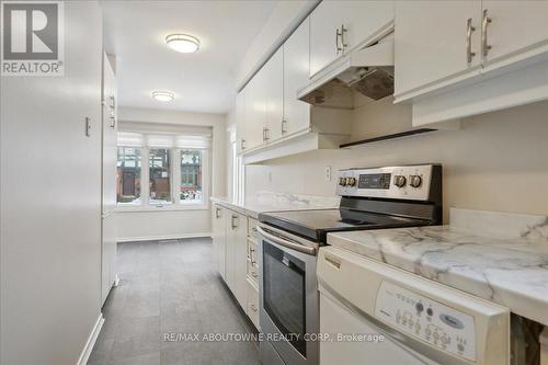 22 - 3050 Orleans Road, Mississauga, ON - Indoor Photo Showing Kitchen