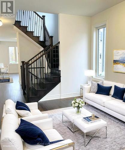 11 Lisa Street, Wasaga Beach, ON - Indoor Photo Showing Living Room