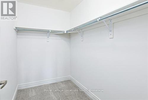 11 Lisa Street, Wasaga Beach, ON - Indoor With Storage