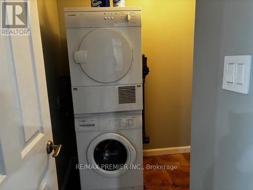 610 - 225 Davenport Road, Toronto, ON - Indoor Photo Showing Laundry Room