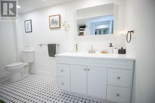 2 - 93 Peel Street, Barrie, ON - Indoor Photo Showing Bathroom