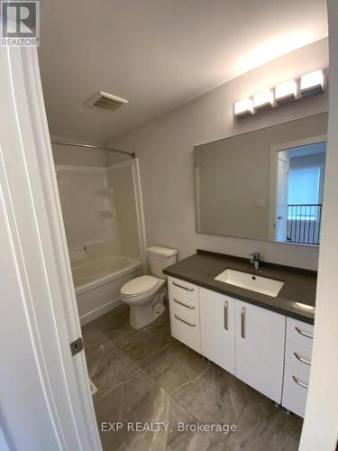 10 - 2621 Holbrook Drive, London, ON - Indoor Photo Showing Bathroom