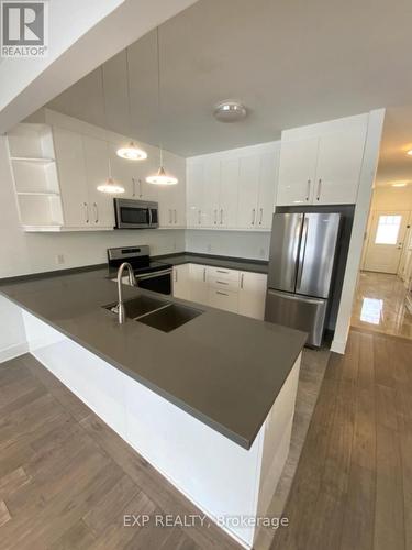 10 - 2621 Holbrook Drive, London, ON - Indoor Photo Showing Kitchen With Double Sink With Upgraded Kitchen