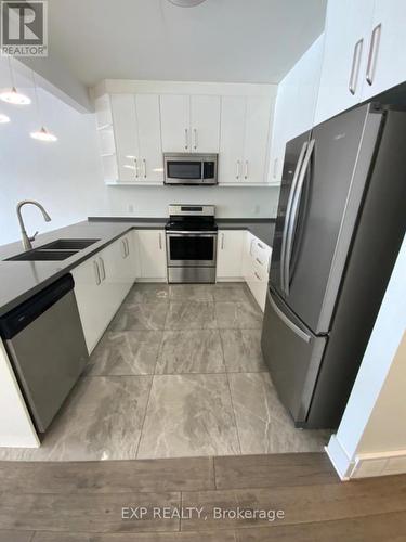 10 - 2621 Holbrook Drive, London, ON - Indoor Photo Showing Kitchen With Double Sink