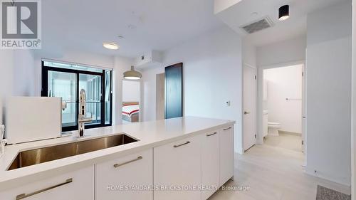 713 - 33 Frederick Todd Way, Toronto, ON - Indoor Photo Showing Kitchen