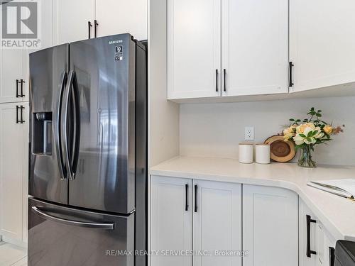 259 Fleetwood Drive, Oshawa, ON - Indoor Photo Showing Kitchen