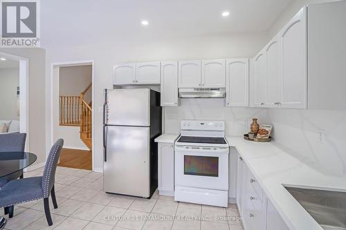 43 Crystal Glen Crescent, Brampton, ON - Indoor Photo Showing Kitchen