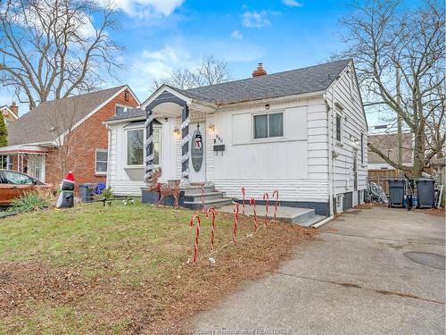 880 Prado, Windsor, ON 