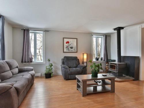 Living room - 2494 Ch. De St-Césaire, Marieville, QC - Indoor Photo Showing Living Room