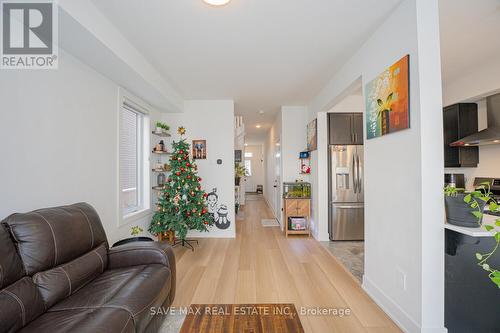 27 - 690 Broadway, Orangeville, ON - Indoor Photo Showing Living Room