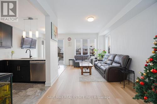 27 - 690 Broadway, Orangeville, ON - Indoor Photo Showing Living Room