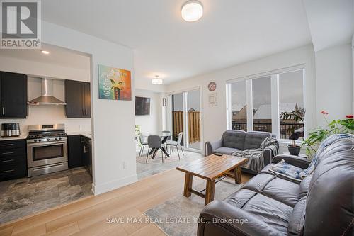 27 - 690 Broadway, Orangeville, ON - Indoor Photo Showing Living Room