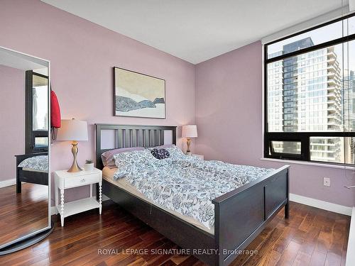 2703-281 Mutual St, Toronto, ON - Indoor Photo Showing Bedroom