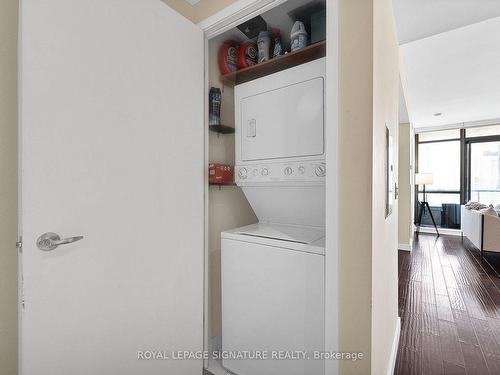 2703-281 Mutual St, Toronto, ON - Indoor Photo Showing Laundry Room