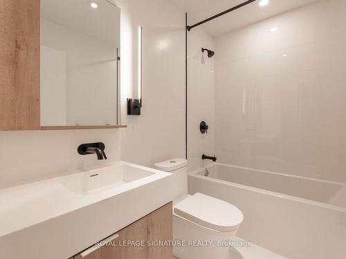 1703-117 Broadway Ave, Toronto, ON - Indoor Photo Showing Bathroom