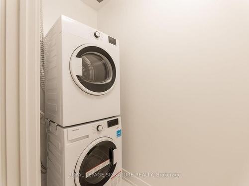 1703-117 Broadway Ave, Toronto, ON - Indoor Photo Showing Laundry Room