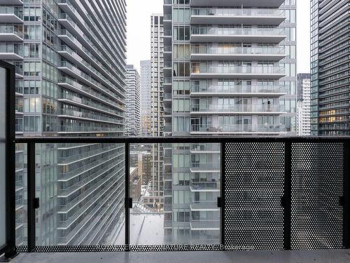 1703-117 Broadway Ave, Toronto, ON - Outdoor With Balcony With Facade