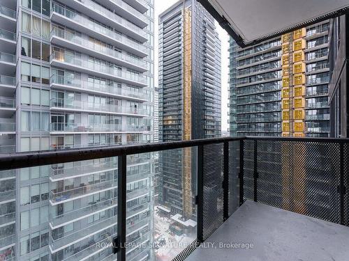 1703-117 Broadway Ave, Toronto, ON - Outdoor With Balcony With Facade