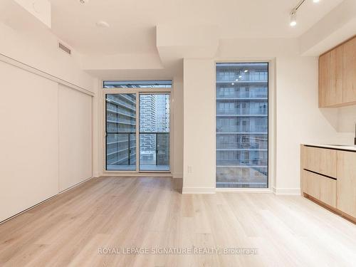 1703-117 Broadway Ave, Toronto, ON - Indoor