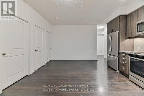 921 - 8 Nahani Way, Mississauga, ON - Indoor Photo Showing Kitchen