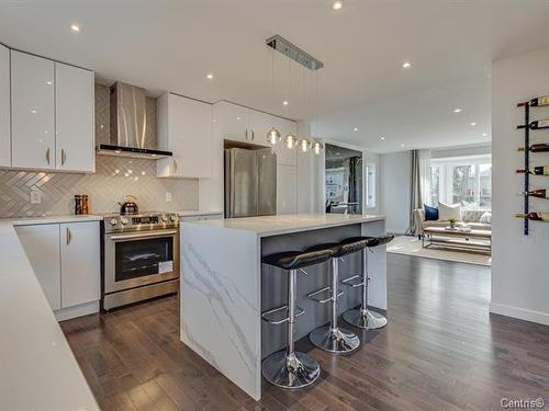 Kitchen - 231 Av. Clément, Dorval, QC - Indoor Photo Showing Kitchen With Upgraded Kitchen