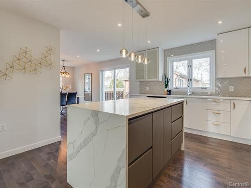 Kitchen - 231 Av. Clément, Dorval, QC - Indoor Photo Showing Kitchen With Upgraded Kitchen