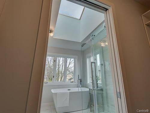 Ensuite bathroom - 231 Av. Clément, Dorval, QC - Indoor Photo Showing Bathroom