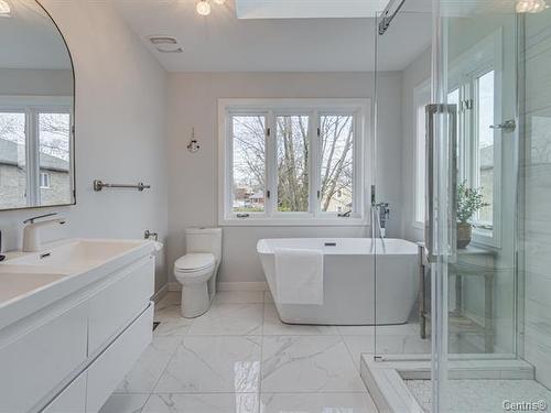 Ensuite bathroom - 231 Av. Clément, Dorval, QC - Indoor Photo Showing Bathroom