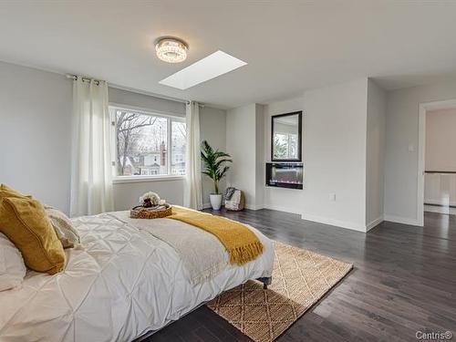 Master bedroom - 231 Av. Clément, Dorval, QC - Indoor Photo Showing Bedroom