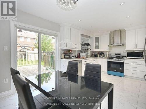 971 Kennedy Circle, Milton, ON - Indoor Photo Showing Kitchen