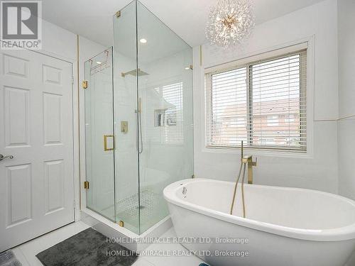 971 Kennedy Circle, Milton, ON - Indoor Photo Showing Bathroom