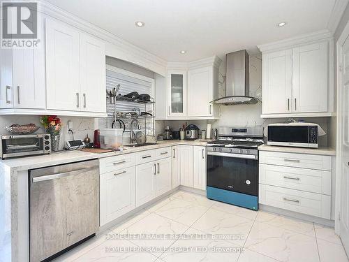 971 Kennedy Circle, Milton, ON - Indoor Photo Showing Kitchen