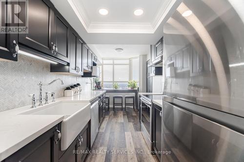 2004 - 30 Malta Avenue, Brampton, ON - Indoor Photo Showing Kitchen