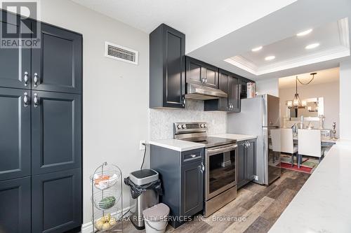 2004 - 30 Malta Avenue, Brampton, ON - Indoor Photo Showing Kitchen