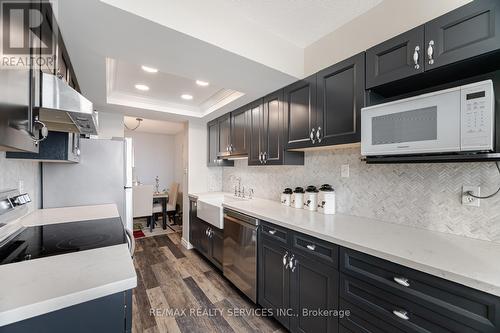 2004 - 30 Malta Avenue, Brampton, ON - Indoor Photo Showing Kitchen