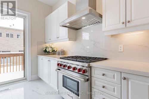 11 Sweet Gale Crescent, Richmond Hill, ON - Indoor Photo Showing Kitchen With Upgraded Kitchen