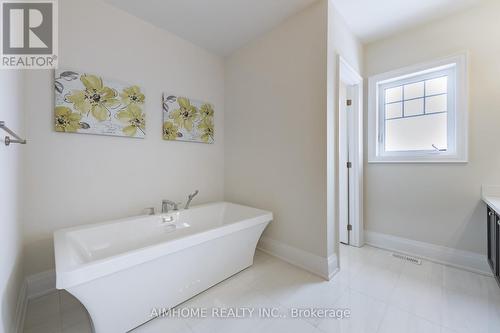 11 Sweet Gale Crescent, Richmond Hill, ON - Indoor Photo Showing Bathroom