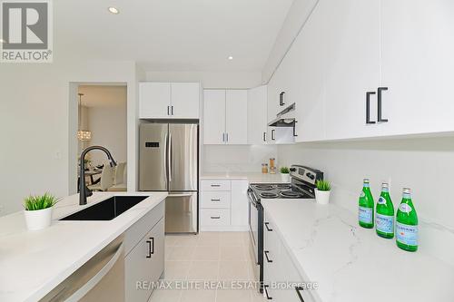 2 Pike Lane, Markham, ON - Indoor Photo Showing Kitchen With Upgraded Kitchen