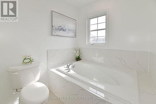 2 Pike Lane, Markham, ON - Indoor Photo Showing Bathroom